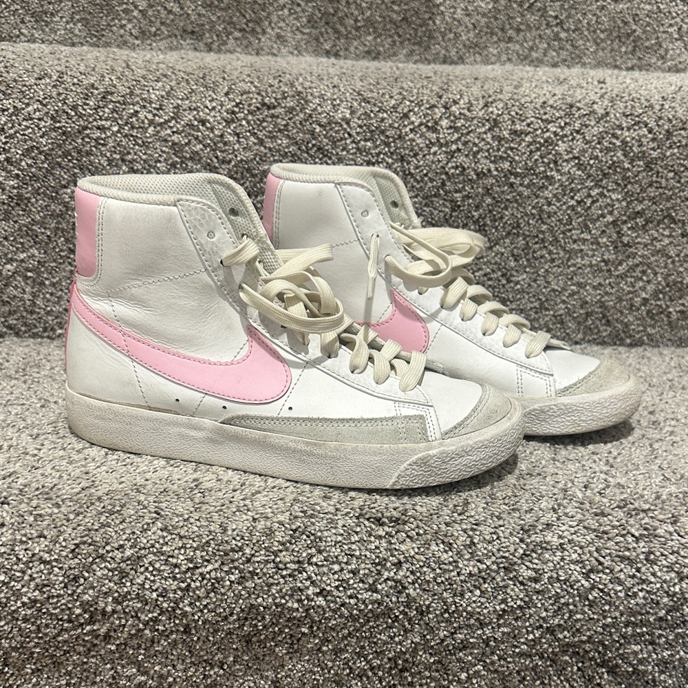 Nike Blazers Girls Youth Size 5 Pink White High Tops Basketball Shoes Sneakers